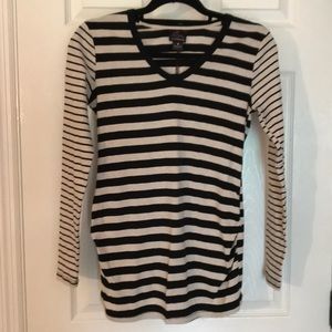 🔸Maternity🔸Top - Long Sleeve/Vneck Stripes